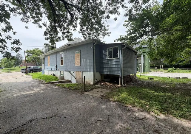 5th image of 203 N Crysler Ave, Independence, MO 64050 | MLS# 2629342
