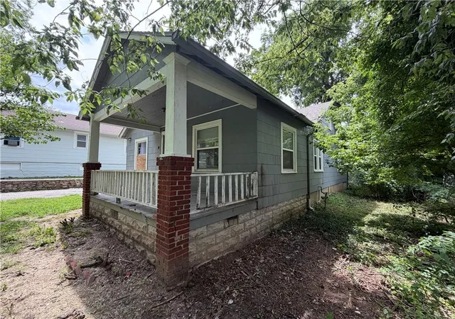 2nd image of 206 S Hardy Ave, Independence, MO 64053 | MLS# 2629346