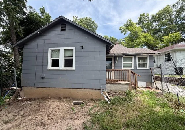 4th image of 206 S Hardy Ave, Independence, MO 64053 | MLS# 2629346