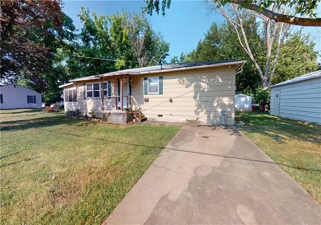 1st image of 1705 N Main St, Nevada, MO 64772 | MLS# 2629349
