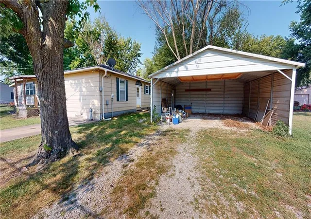 2nd image of 1705 N Main St, Nevada, MO 64772 | MLS# 2629349