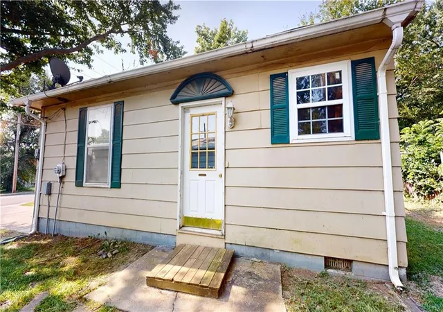 3rd image of 1705 N Main St, Nevada, MO 64772 | MLS# 2629349