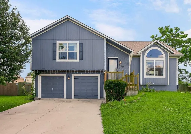 Homes for sale in Gardner, KS | 32643 W 172nd St, Gardner, KS 66030 | MLS# 2629353
