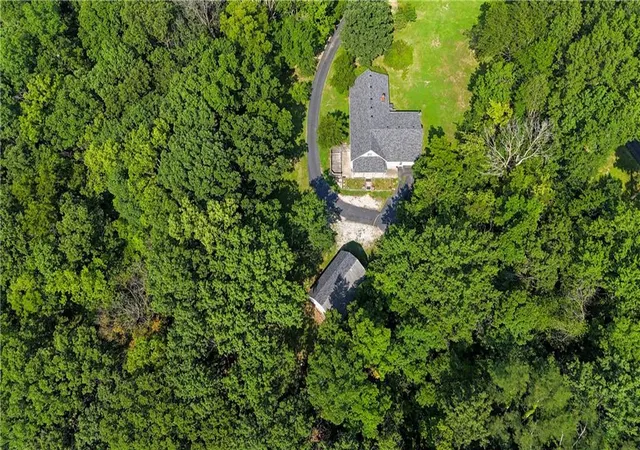 4th image of 7201 Snow Dr, Holt, MO 64048 | MLS# 2629357