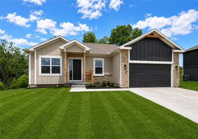1st image of 530 Lemon Mint Dr, Raymore, MO 64083 | MLS# 2629360