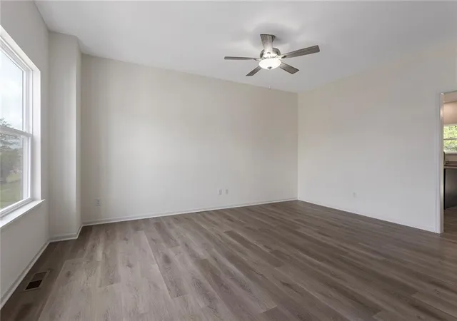 4th image of 530 Lemon Mint Dr, Raymore, MO 64083 | MLS# 2629360