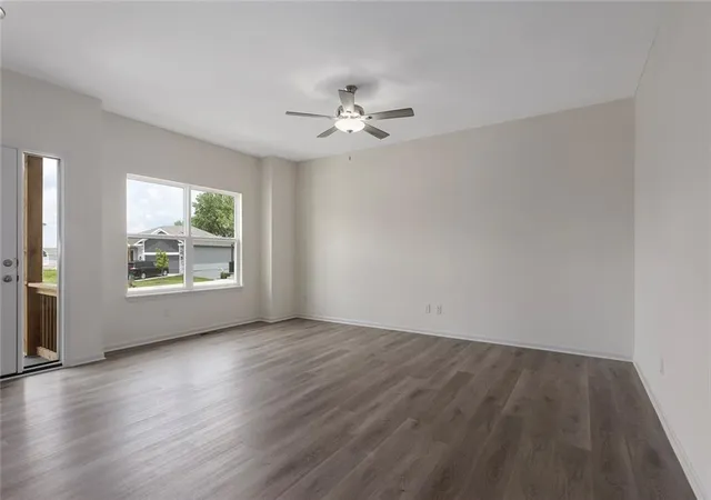 5th image of 530 Lemon Mint Dr, Raymore, MO 64083 | MLS# 2629360