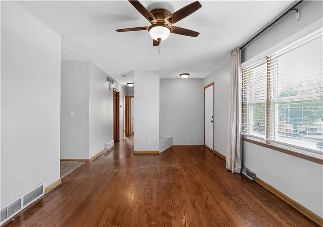 4th image of 3608 E 106Th Ter, Kansas City, MO 64137 | MLS# 2629365