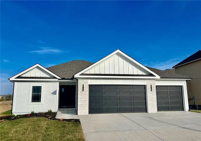 Homes for sale in Liberty, MO | 524 Skyview Ln, Liberty, MO 64068 | MLS# 2629369