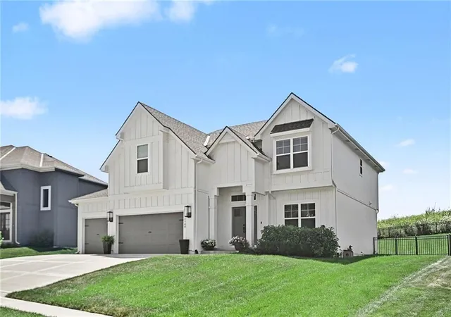 3rd image of 12760 N Imperial Dr, Platte City, MO 64079 | MLS# 2629371