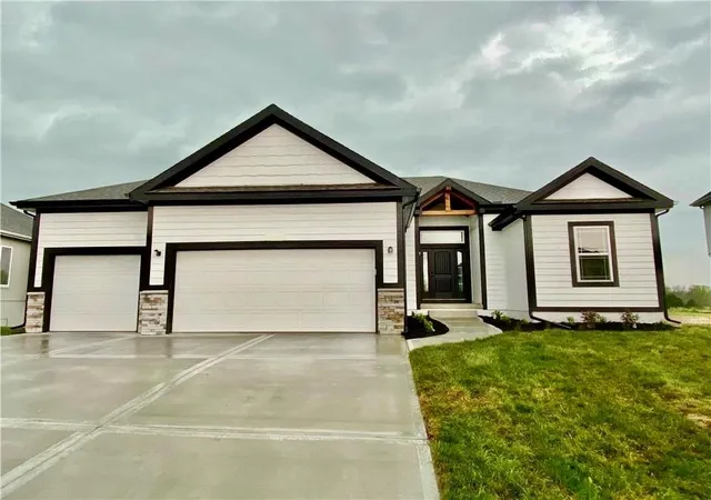 1st image of 2144 Deerfield Ter, Liberty, MO 64068 | MLS# 2629374