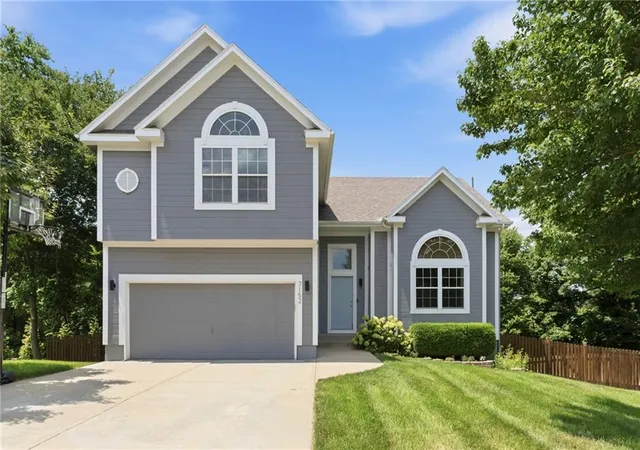 Homes for sale in Shawnee, KS | 7152 Woodstock St, Shawnee, KS 66218 | MLS# 2629380