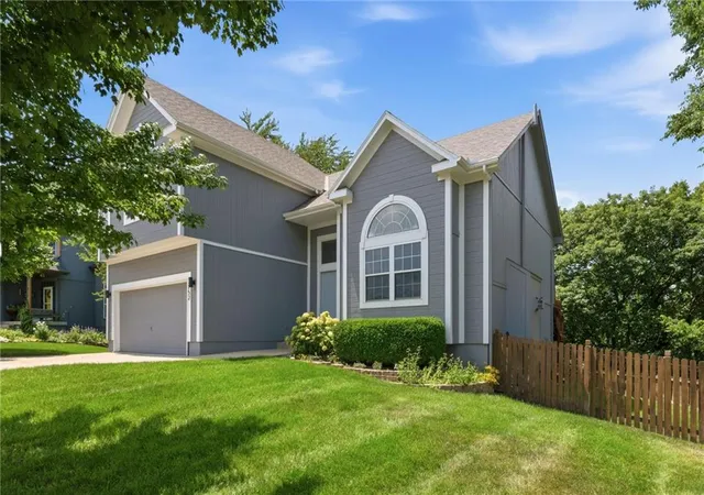 Homes for sale in Shawnee, KS | 7152 Woodstock St, Shawnee, KS 66218 | MLS# 2629380