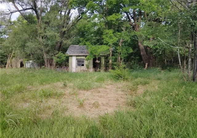 Homes for sale in Paola, KS | 30218 Maple Grove Rd, Paola, KS 66079 | MLS# 2629390