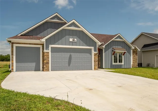 Homes for sale in Baldwin City, KS | 1018 Bluestem Cir, Baldwin City, KS 66006 | MLS# 2629392