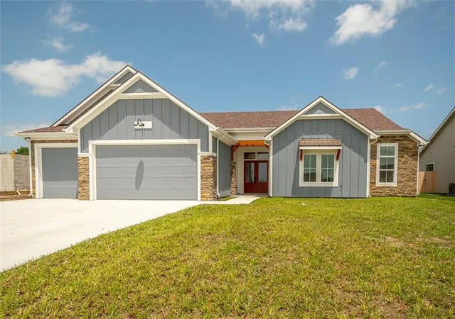 Homes for sale in Baldwin City, KS | 1018 Bluestem Cir, Baldwin City, KS 66006 | MLS# 2629392