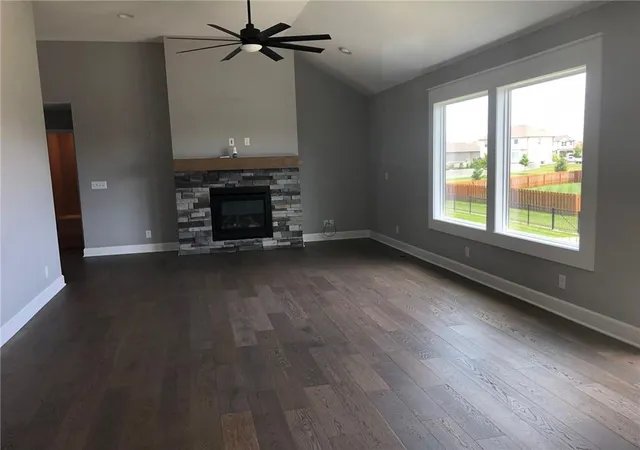 Homes for sale in Basehor, KS | 1483 N 162Nd Ct, Basehor, KS 66007 | MLS# 2629399