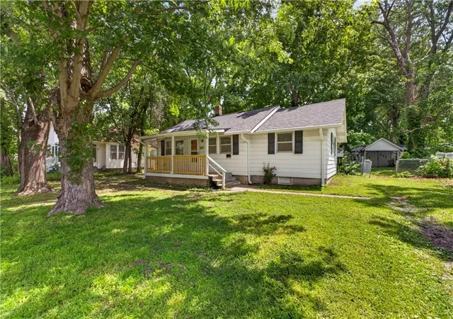 2nd image of 225 S Hardy Ave, Independence, MO 64053 | MLS# 2629406