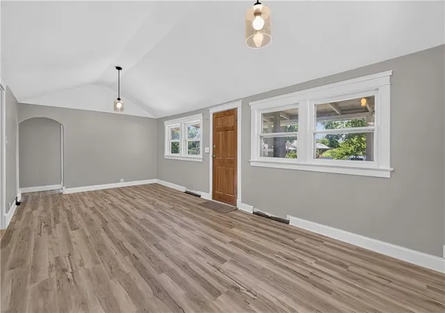 3rd image of 225 S Hardy Ave, Independence, MO 64053 | MLS# 2629406