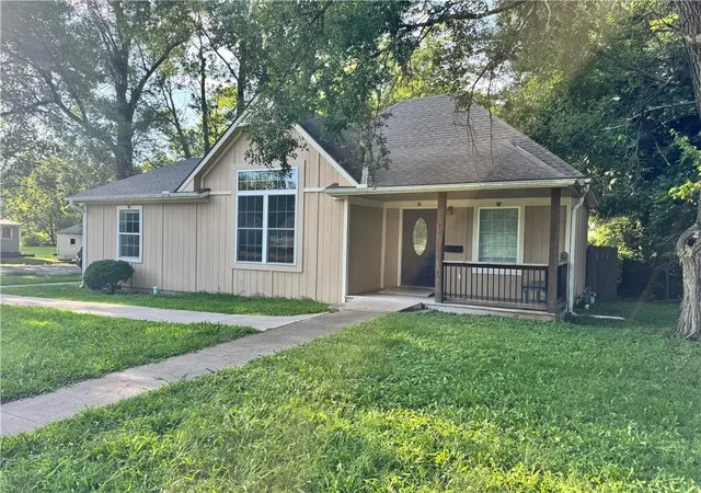 Homes for sale in Butler, MO | 110 W Mill St, Butler, MO 64730 | MLS# 2629407