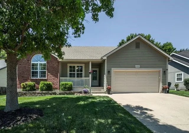 Homes for sale in Ottawa, KS | 1320 Pin Oak Cir, Ottawa, KS 66067 | MLS# 2629409