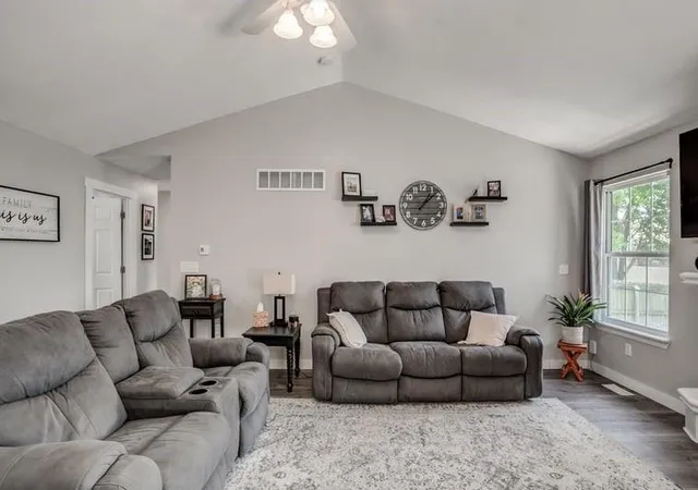 Homes for sale in Ottawa, KS | 1320 Pin Oak Cir, Ottawa, KS 66067 | MLS# 2629409