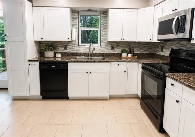4th image of 2106 S Owings St, Oak Grove, MO 64075 | MLS# 2629415