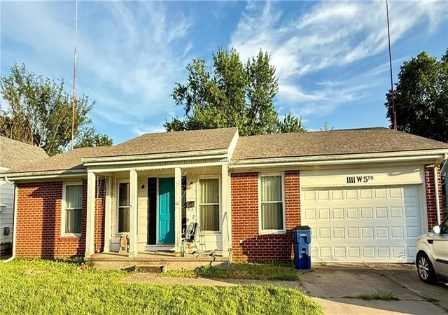 Homes for sale in Coffeyville, KS | 1111 W 5th St, Coffeyville, KS 67337 | MLS# 2629425