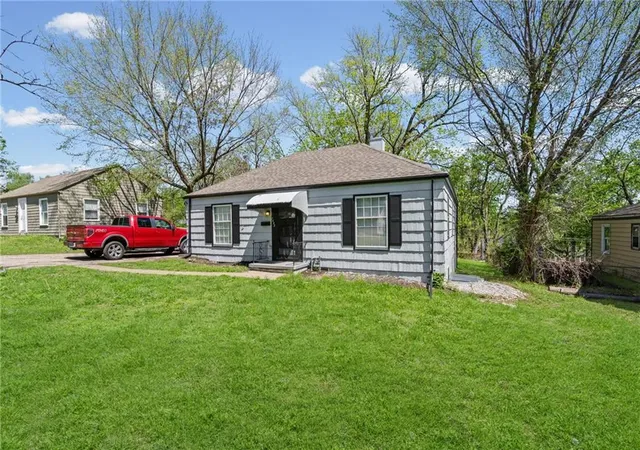 2nd image of 7622 Sni  A  Bar Rd, Kansas City, MO 64129 | MLS# 2629427