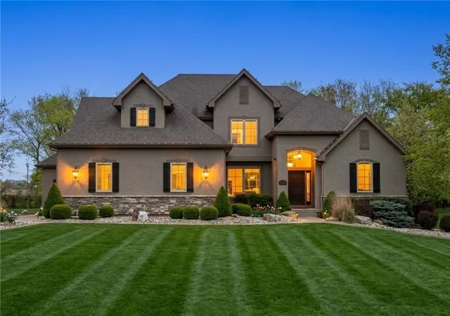 3rd image of 10607 N Hedges St, Kansas City, MO 64157 | MLS# 2629439