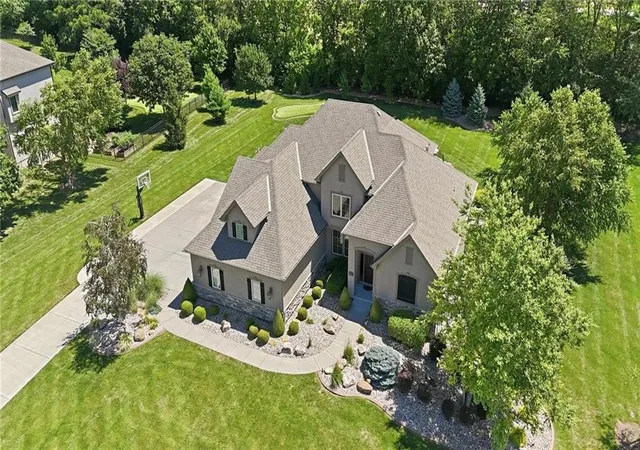4th image of 10607 N Hedges St, Kansas City, MO 64157 | MLS# 2629439