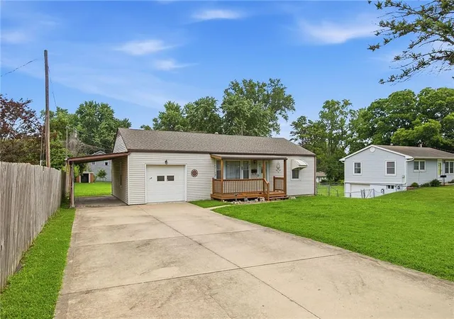 Photo 1 of Single family home for sale at 1209 Sw Eugene St, Blue Springs, MO 64015 | MLS# 2629450 | Listing updated on 2026-09-19