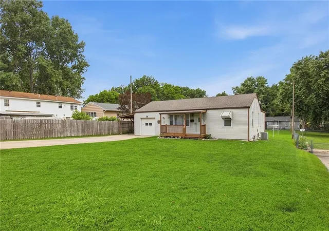 Photo 2 of Single family home for sale at 1209 Sw Eugene St, Blue Springs, MO 64015 | MLS# 2629450 | Listing updated on 2026-09-19