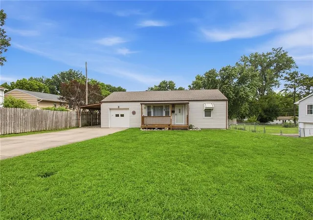 Photo 3 of Single family home for sale at 1209 Sw Eugene St, Blue Springs, MO 64015 | MLS# 2629450 | Listing updated on 2026-09-19