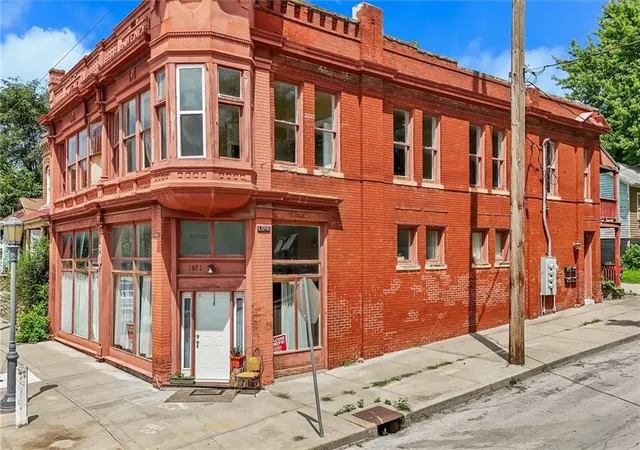 Listing Photo 3 - Condo for sale in building located at 1421 Penn St, Saint Joseph, MO 64503