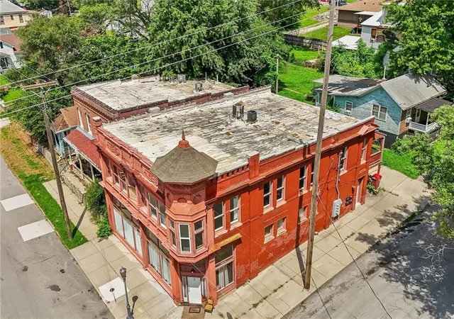 Listing Photo 4 - Condo for sale in building located at 1421 Penn St, Saint Joseph, MO 64503