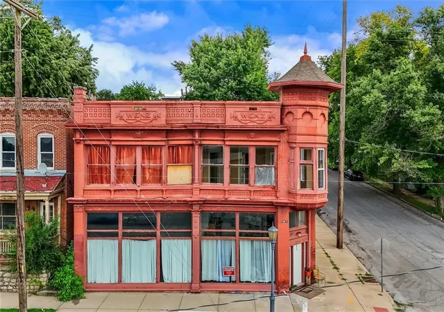 Listing Photo 5 - Condo for sale in building located at 1421 Penn St, Saint Joseph, MO 64503