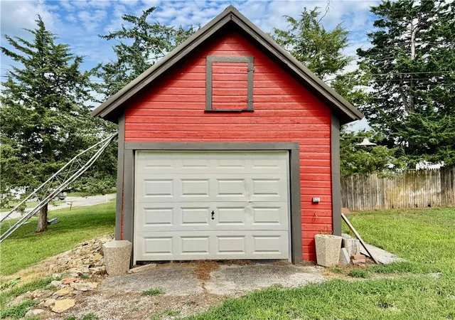 Photo 3 of Sale Pending at 404 E 6th Street, Pickering, MO 64476 | MLS# 2629457 | Listing updated on 2026-09-23