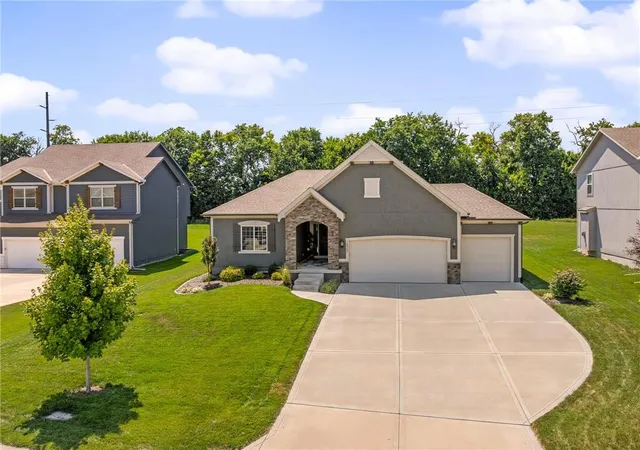 Homes for sale in Spring Hill, KS | 18908 Skyview Ln, Spring Hill, KS 66083 | MLS# 2629460