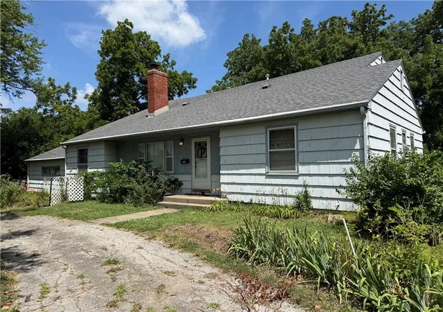 Homes for sale in Grandview, MO | 5904 E 133rd St, Grandview, MO 64030 | MLS# 2629463