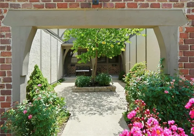 2nd image of 10243 Foster St, Overland Park, KS 66212 | MLS# 2629465