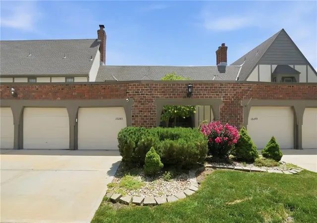 1st image of 10243 Foster St, Overland Park, KS 66212 | MLS# 2629465