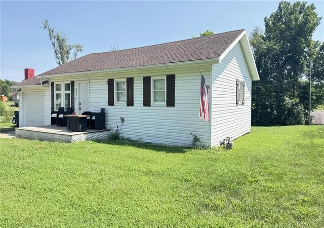 1st image of 705 Washington St, Oskaloosa, KS 66066 | MLS# 2629472