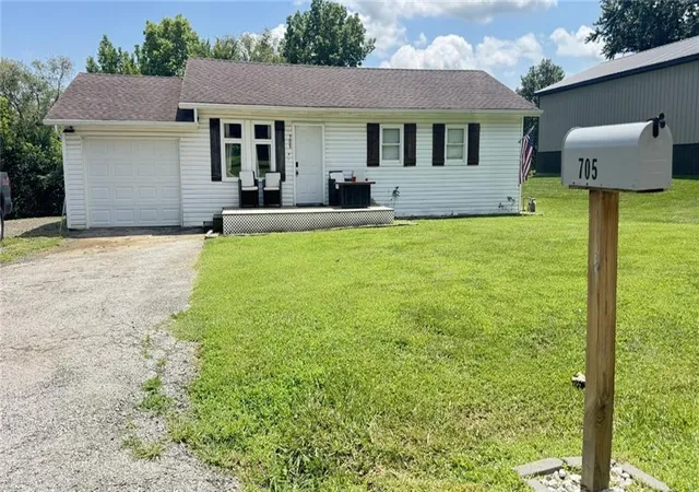 2nd image of 705 Washington St, Oskaloosa, KS 66066 | MLS# 2629472