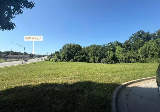 2nd image of 2147 Nw 7 Hwy, Blue Springs, MO 64015 | MLS# 2629473