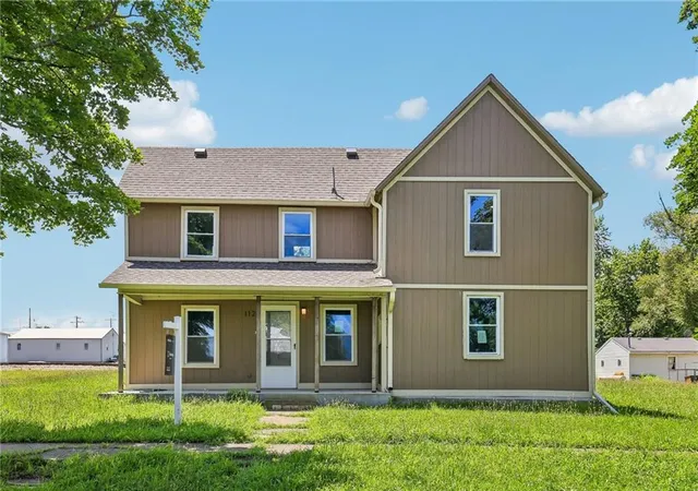 1st image of 112 W Pine St, Drexel, MO 64742 | MLS# 2629476