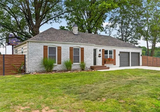 Homes for sale in Lees Summit, MO | 1011 W 1st St, Lees Summit, MO 64063 | MLS# 2629477