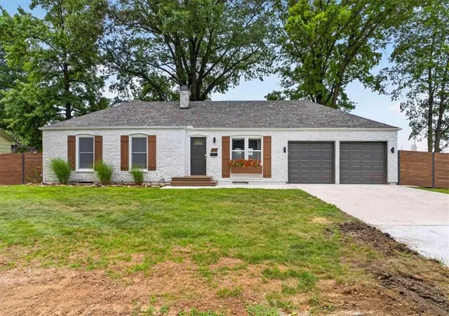 Homes for sale in Lees Summit, MO | 1011 W 1st St, Lees Summit, MO 64063 | MLS# 2629477