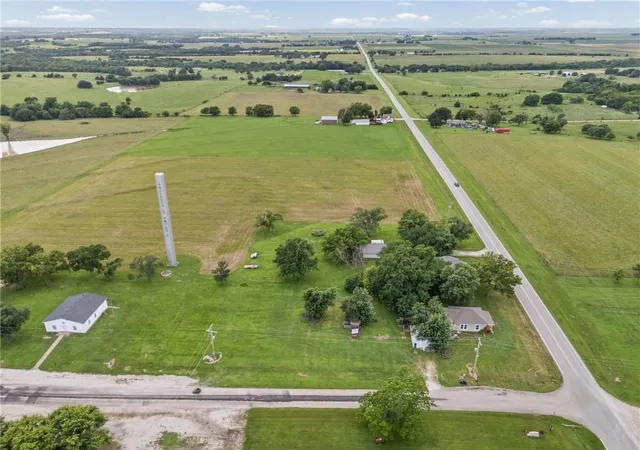 Homes for sale in Garnett, KS | 32473 Ne Norton Rd, Garnett, KS 66032 | MLS# 2629488