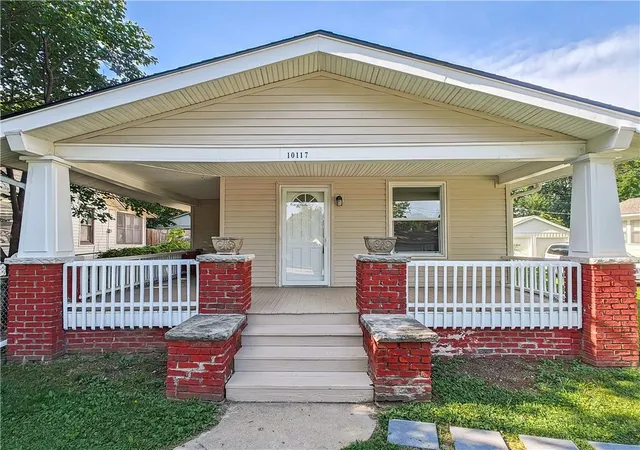 1st image of 10117 E 10Th St, Independence, MO 64053 | MLS# 2629493